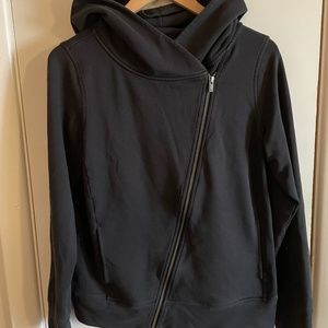 Lucy sweatshirt size M